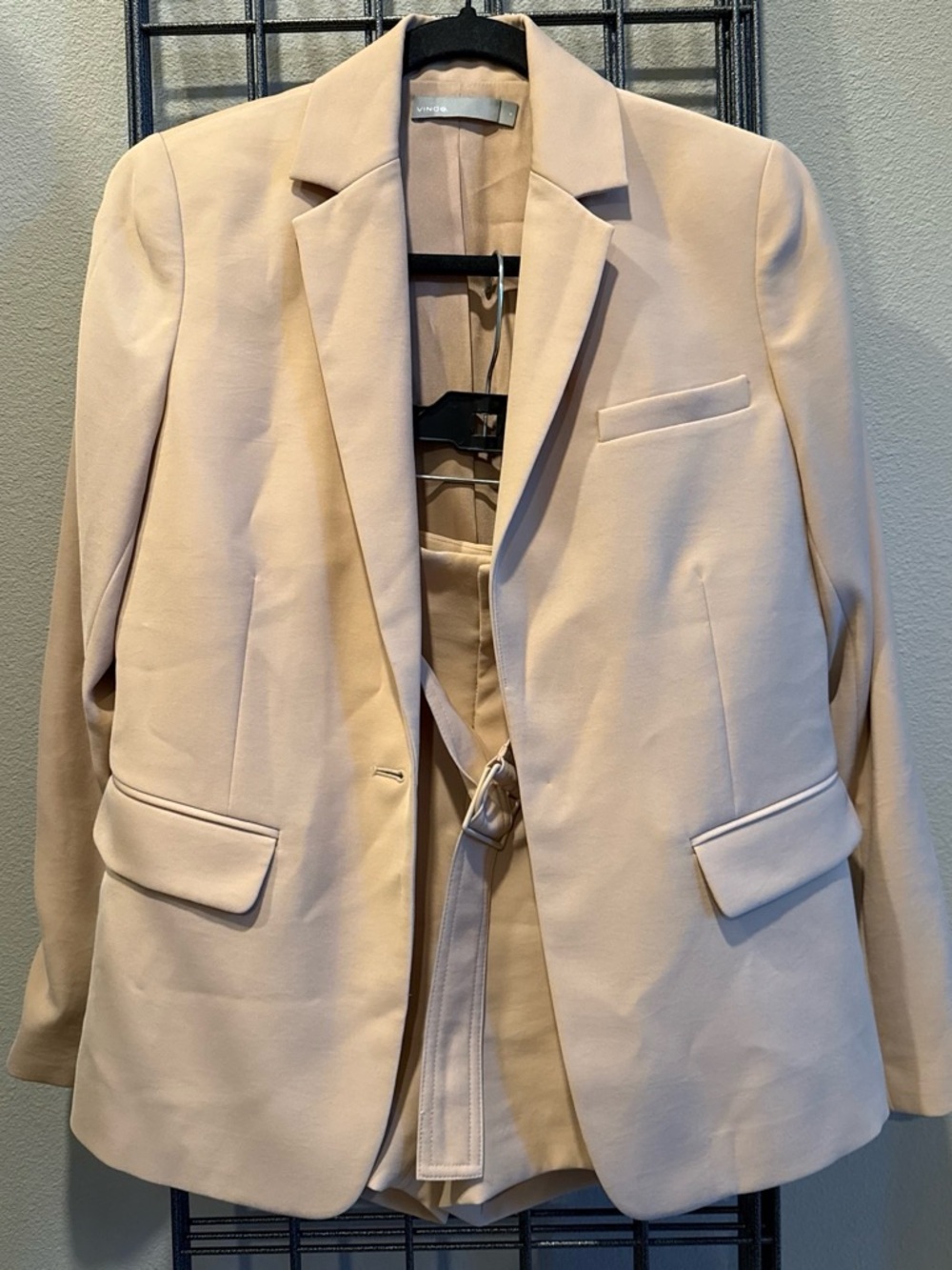 Vince Women's blazer with shorts in Light Beige
